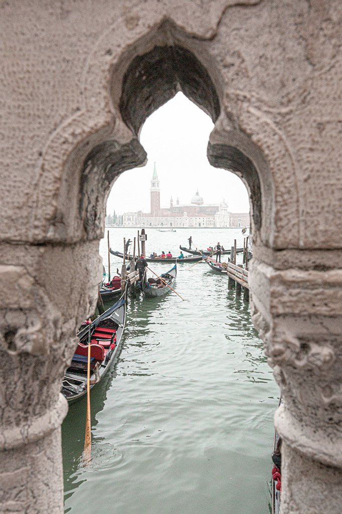 11 - SPIRAGLI VENEZIANI TRA LA NEBBIA.jpg